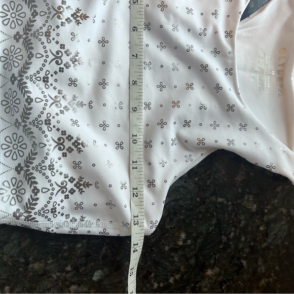 Glyder Sports Bra Cropped Shirt. Metallic silver pattern. Shelf bra. Like new. S - Picture 11 of 13